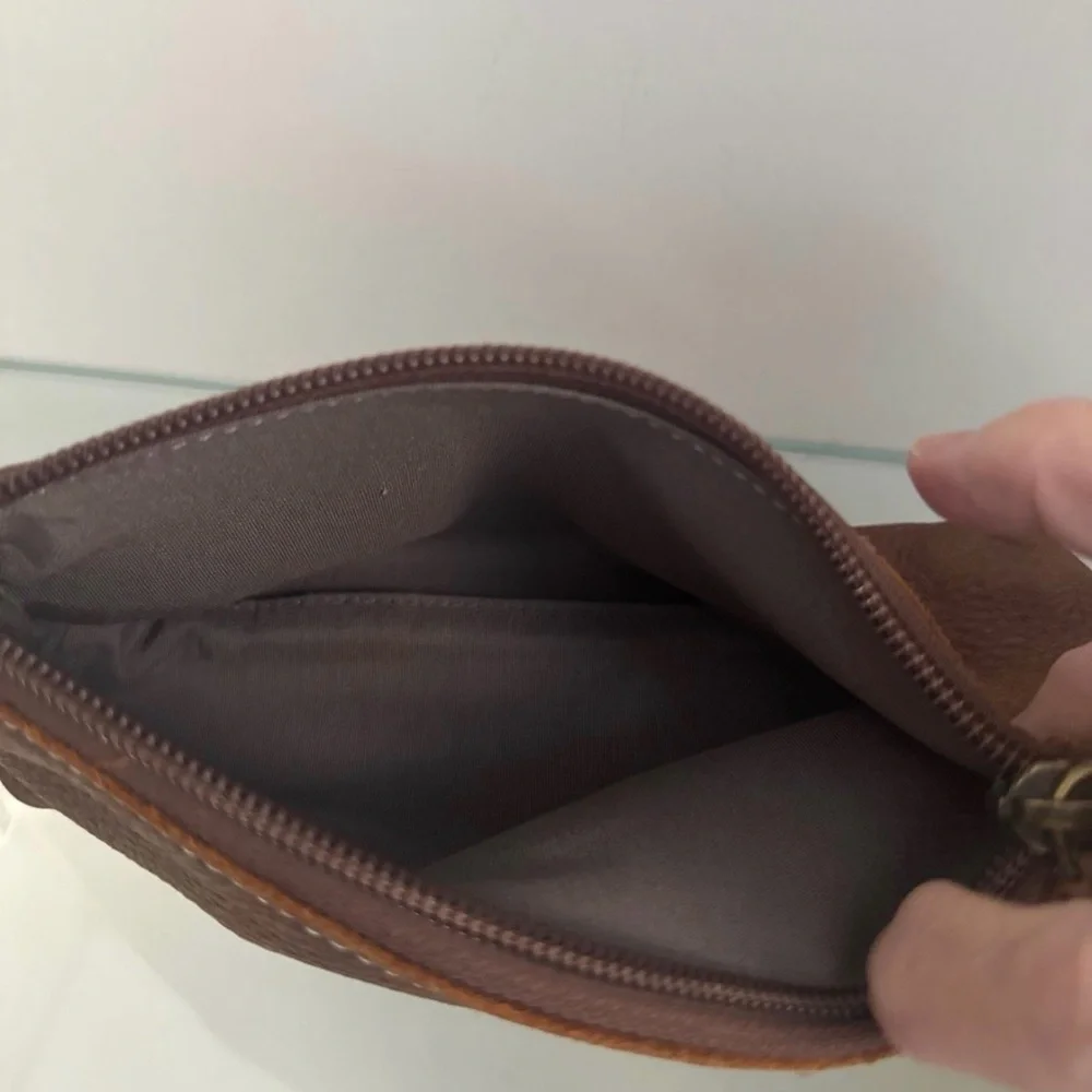 Roots Genuine Leather Pouch - Picture 5 of 5